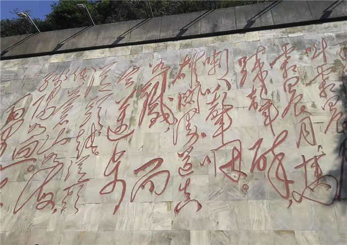 東風(fēng)基地綿陽老兵重走長征路:參觀貴州婁山關(guān)戰(zhàn)斗遺址和遵義會址精彩回放